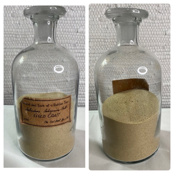 Set of Two French Style Glass Apothecary Bottles with glass stoppers. - Picture 12 of 14